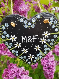 Image 2 of Daisy and forget-me-not slate heart