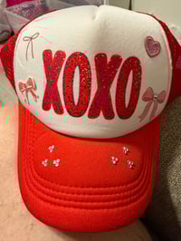 Image 4 of Women’s trucker hats