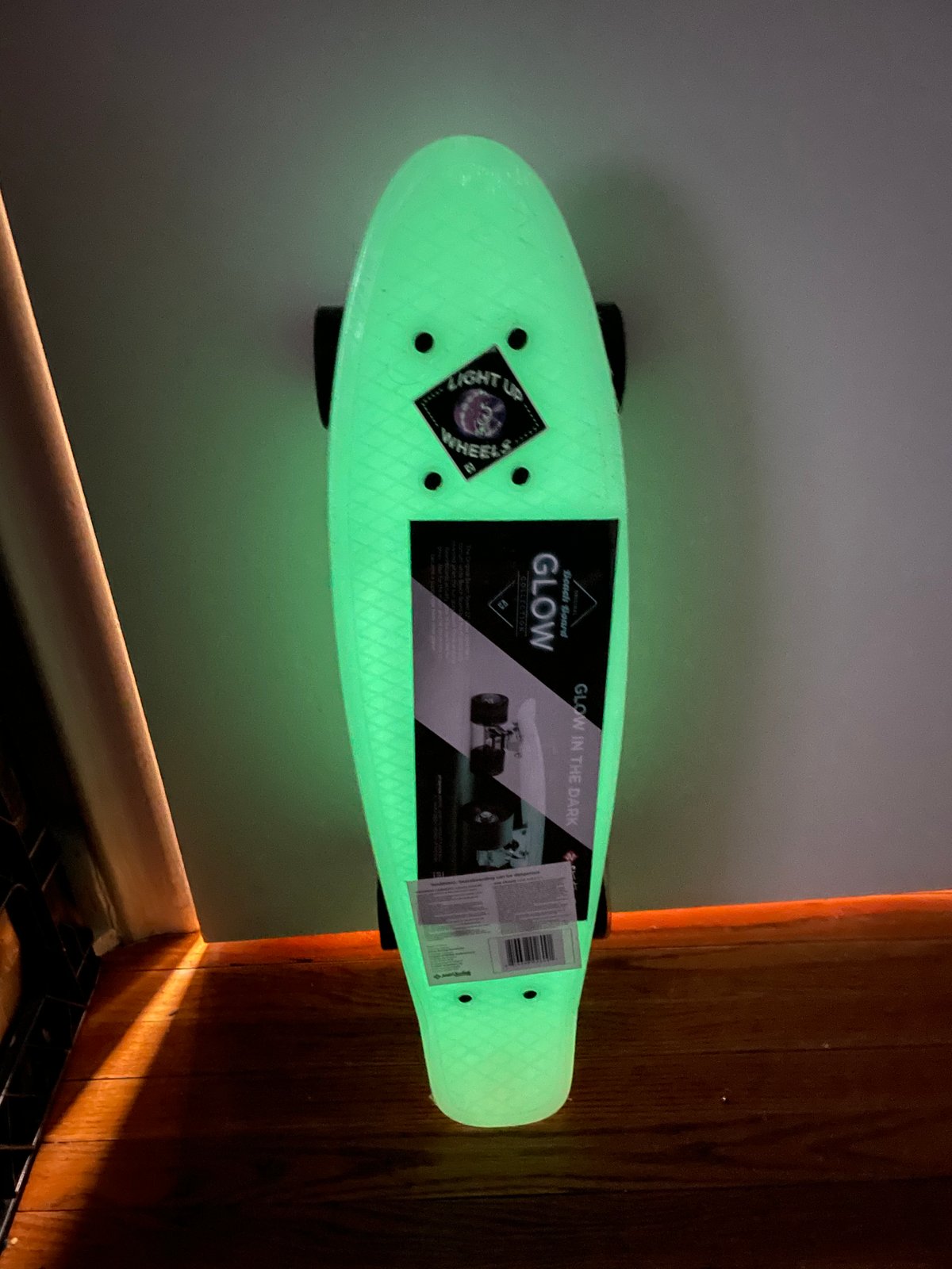 Street Surfing Plastic Cruiser Skateboard - Glow in the Dark