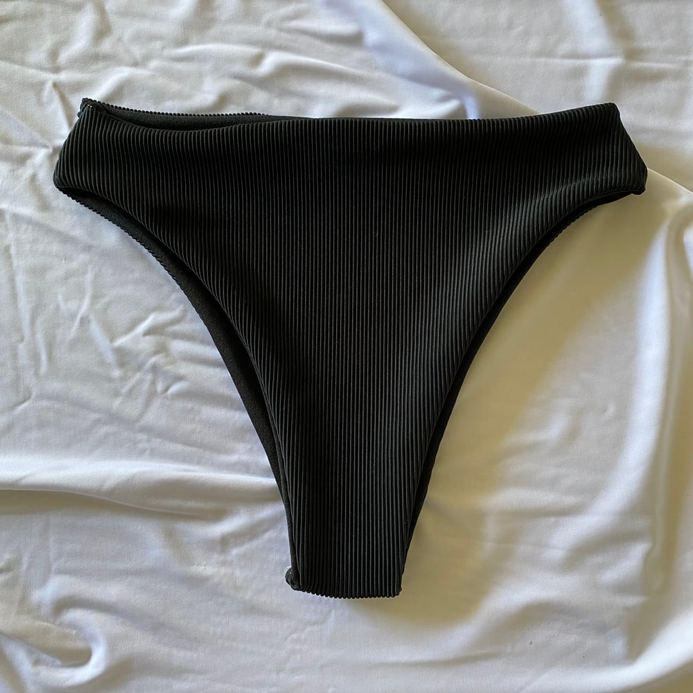 Image of MIDI HIGH TIDES : BLACK RIBBED