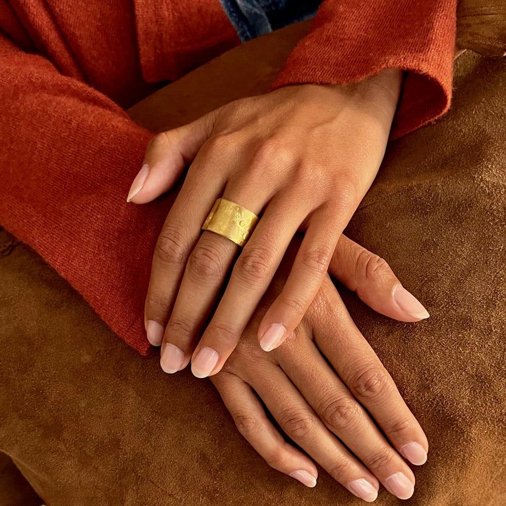 Gold engagement 2025 rings without diamonds