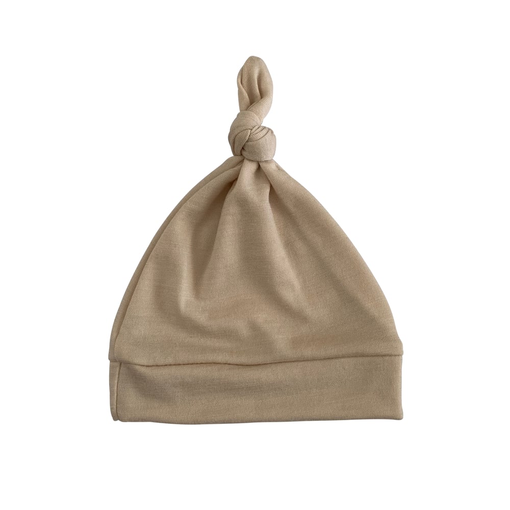 Image of vanilla merino knotted hat