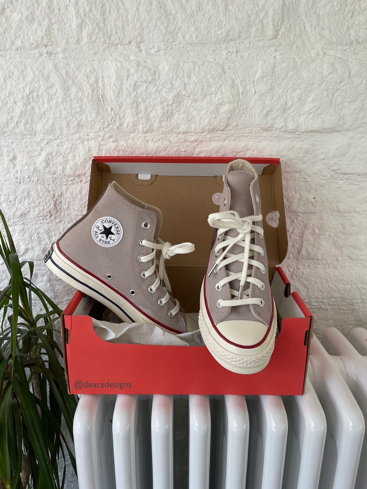 red stripe converse