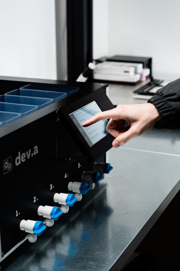 Dev.a: Fully automatic, compact, programmable film processor | CatLABS