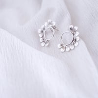 Image 1 of Petites Boucles d'Oreilles BLOOM Side Argentées