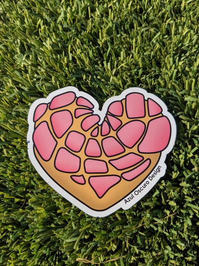 Image of Concha Heart Magnet in Pink