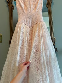 Image 25 of 1950s Blushing Bride