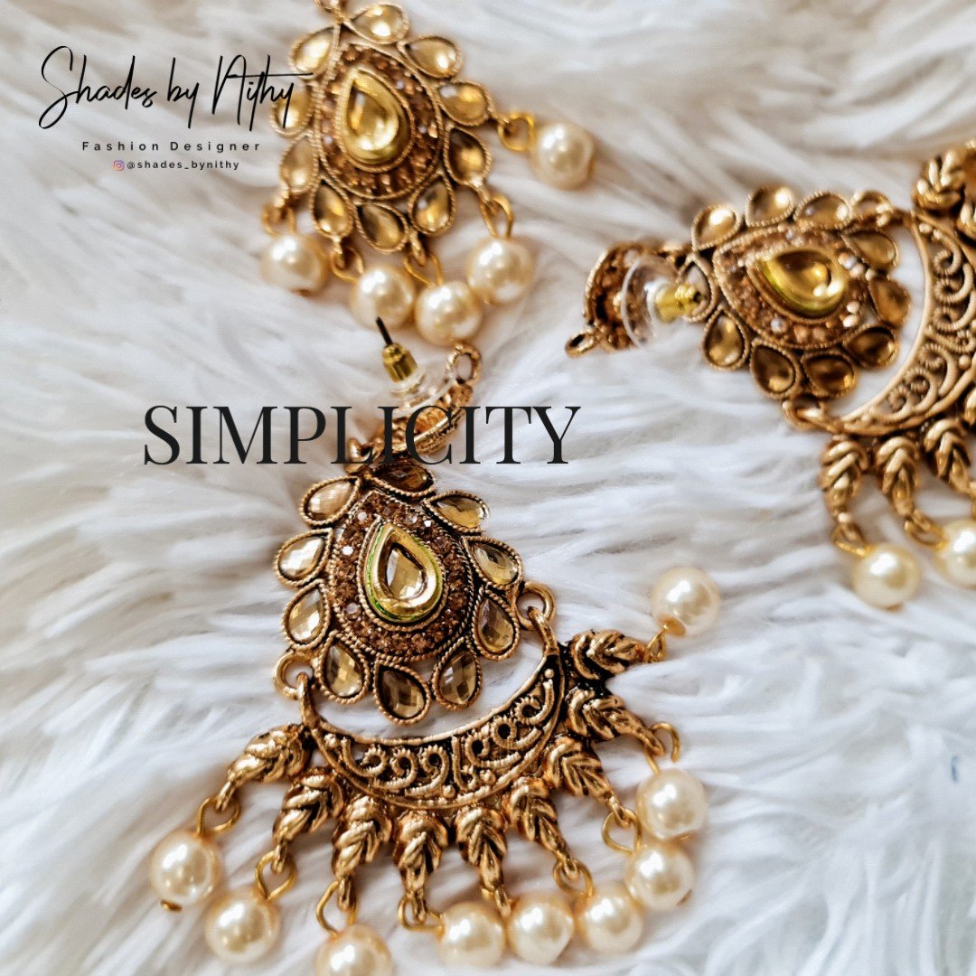 Image of GOLD BRONZED EARING AND TIKKA