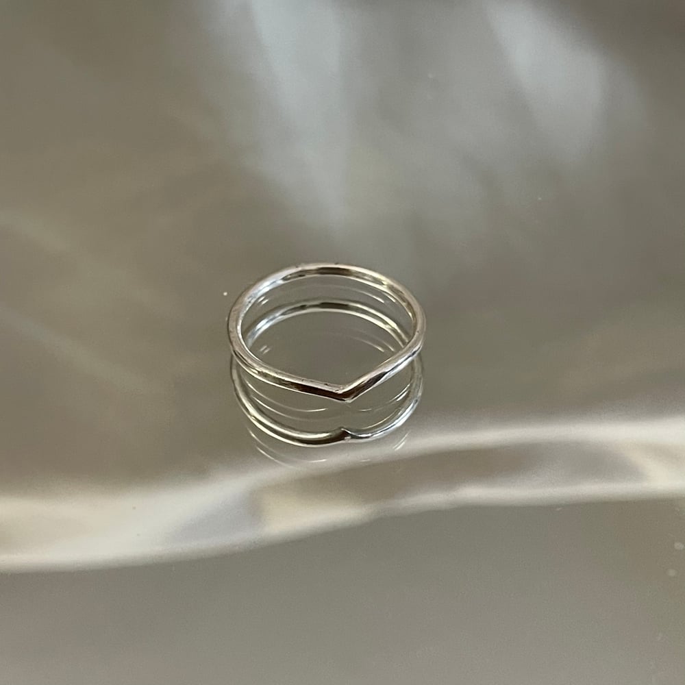 Image of V vintage stackable Ring 