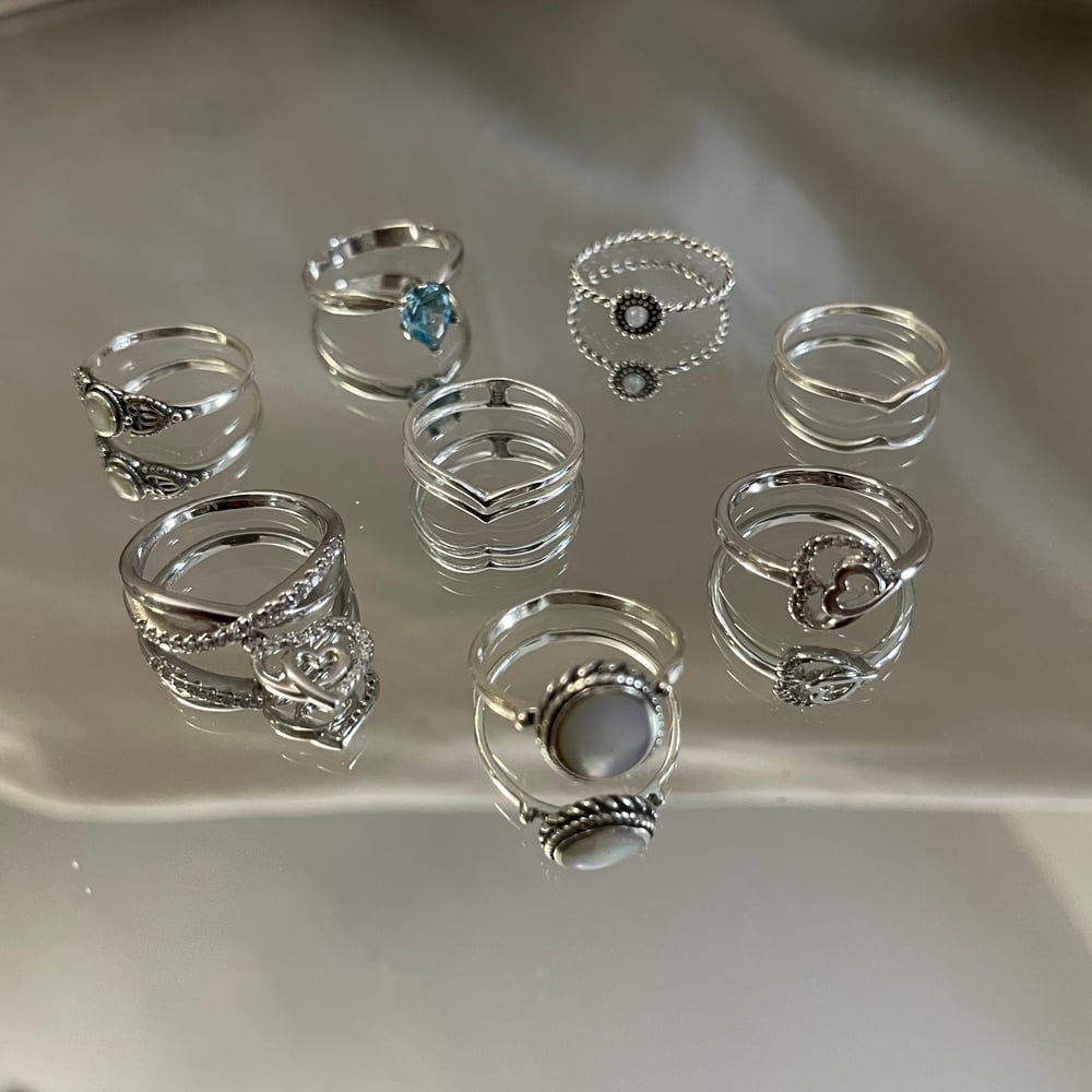 Image of V vintage stackable Ring 