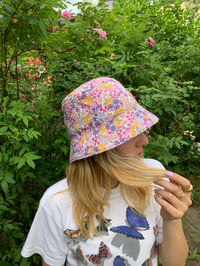 Floral print reversible bucket hat
