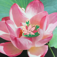 Image 2 of Pin’s Lotus 