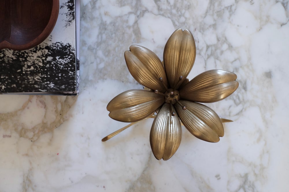 Image of cendrier fleur de lotus en laiton