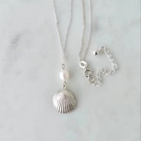 Image 1 of Shell with Pearl Necklace 
