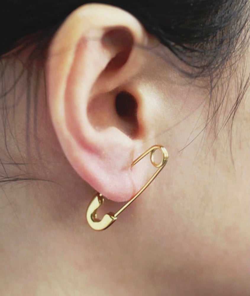 .....FUN AND QUIRKY....

This light piece hooks very comfortably through the ears, fastening works the same as a normal safety pin, you pierce it trough your ear, upside down or the other way around.

The single safety pin earring is gold plated 925 sterling silver and 3cm / 1,18" long