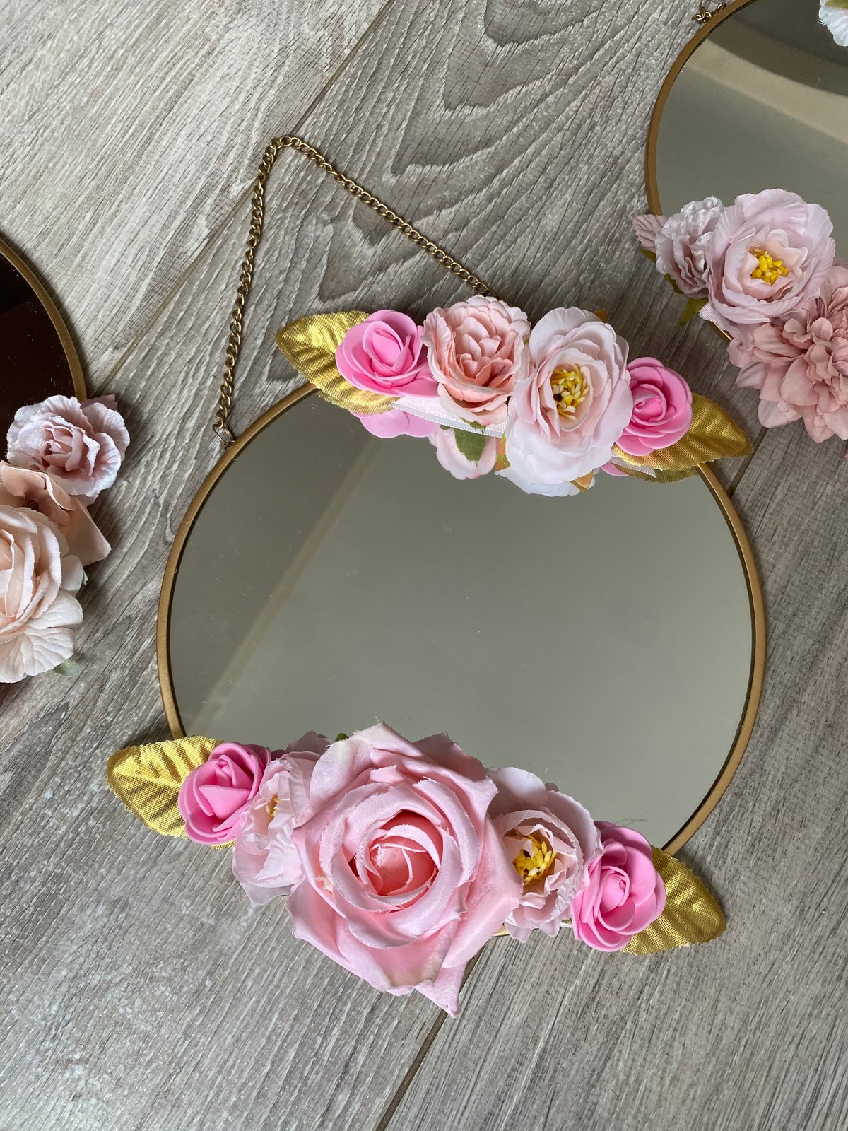 Image of Miroir  fleuri métal doré 20cm rose/rose pâle 