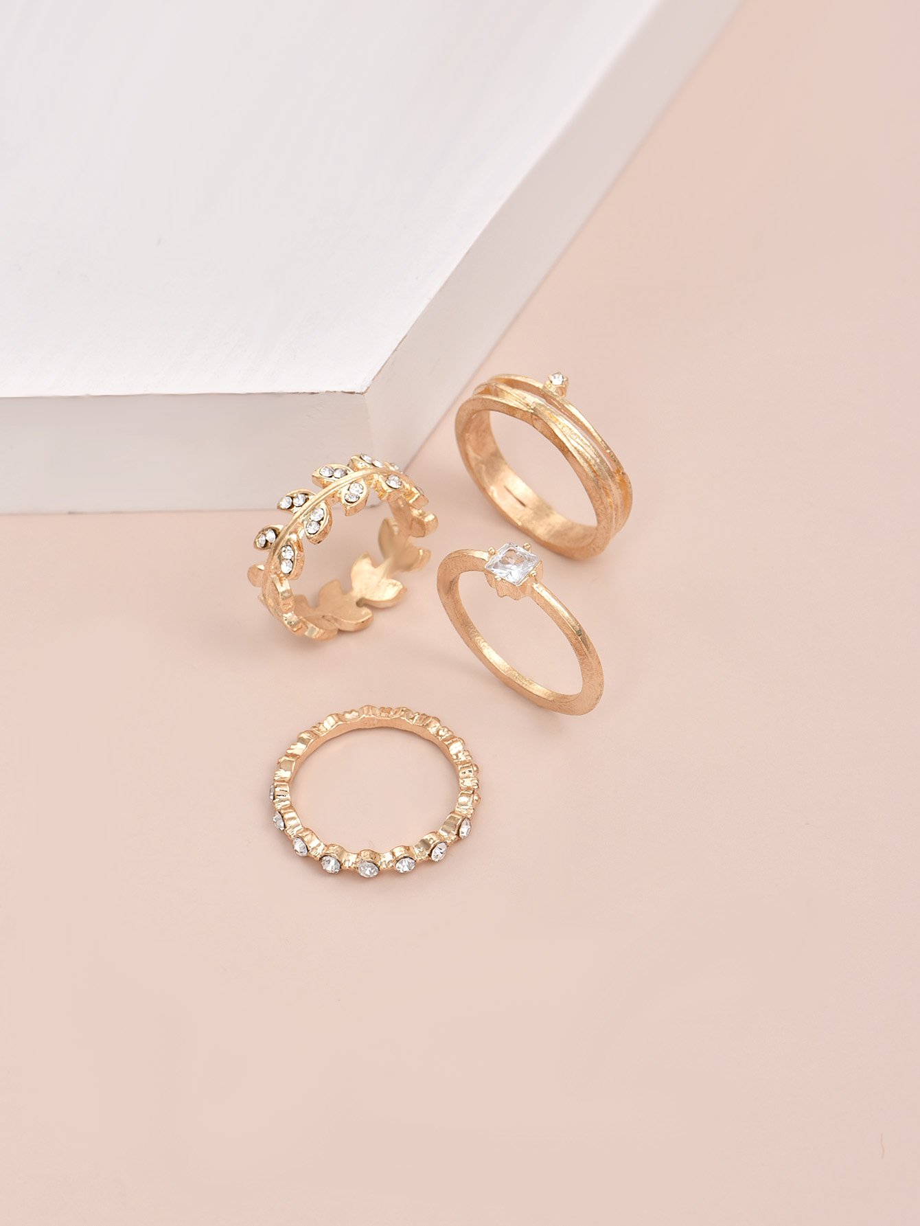 Image of Pretty Leaf Design Ring Set