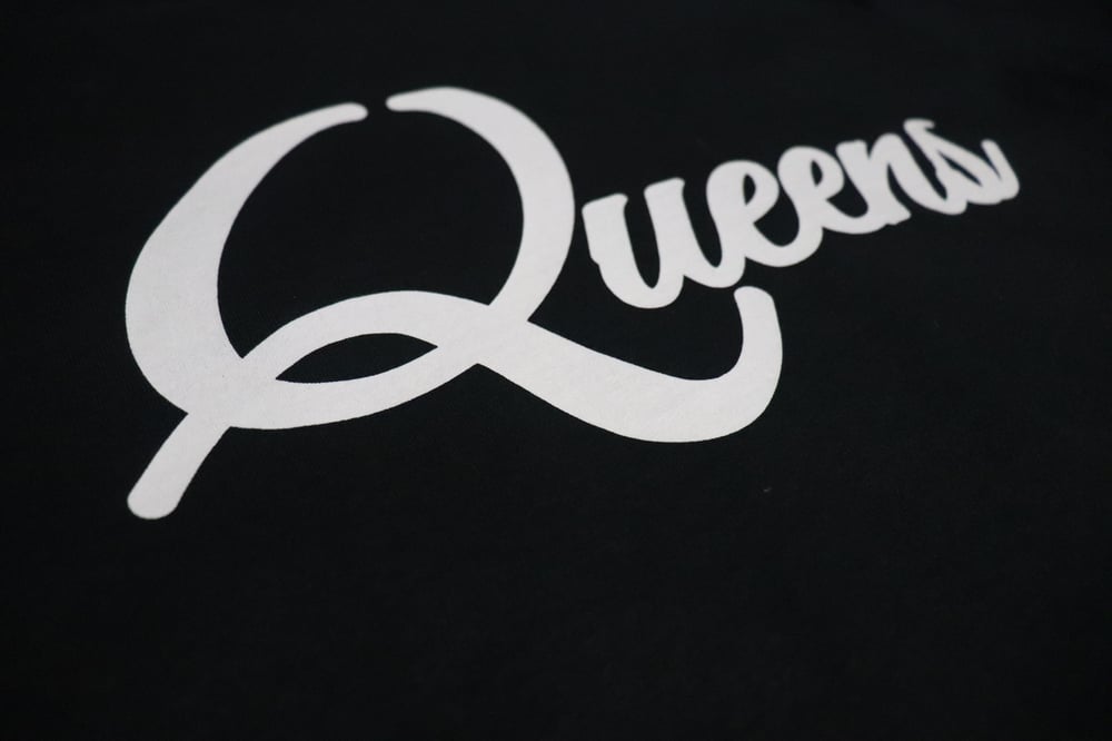 Image of QUEENS TEE