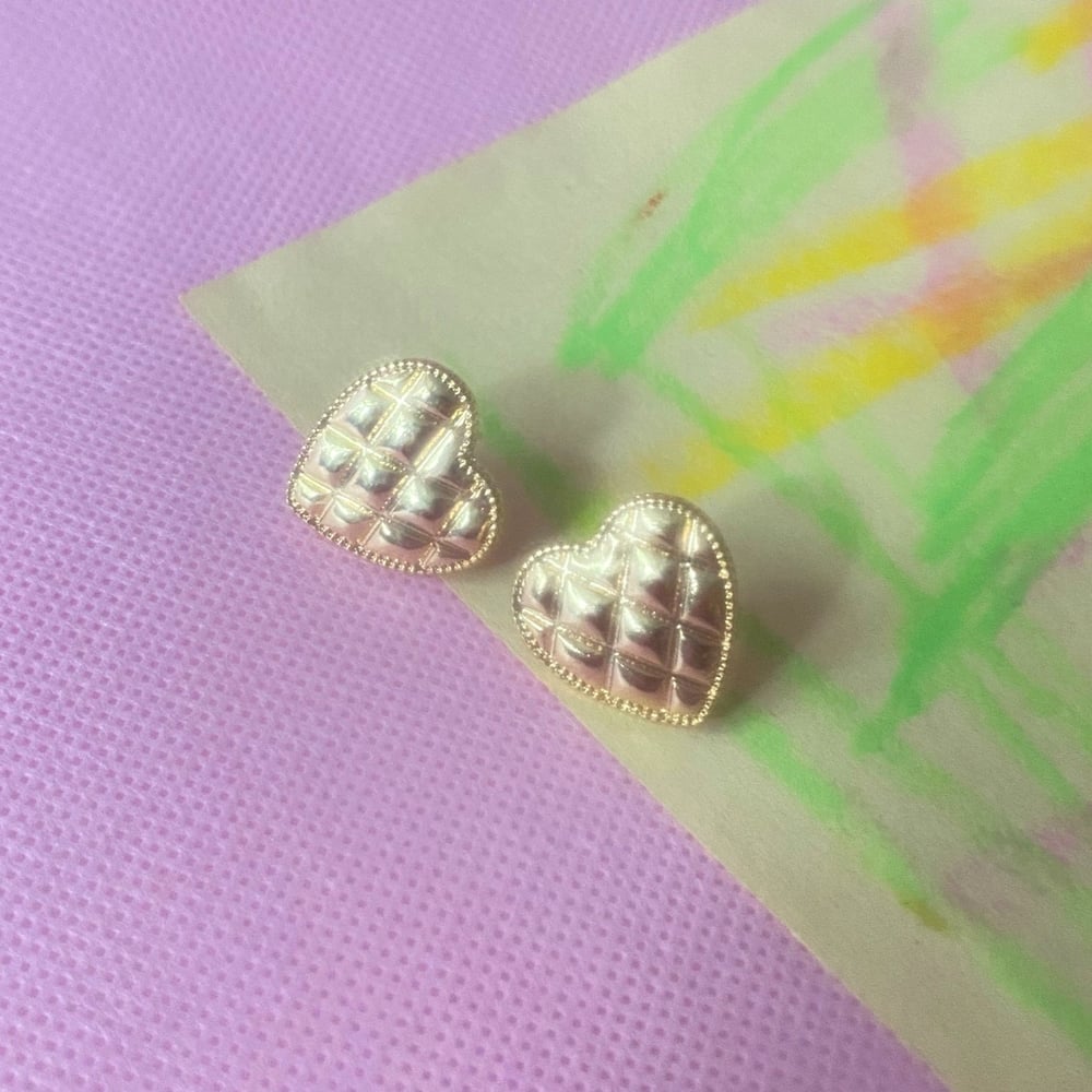 Image of GOLD QUILTED HEART STUDS