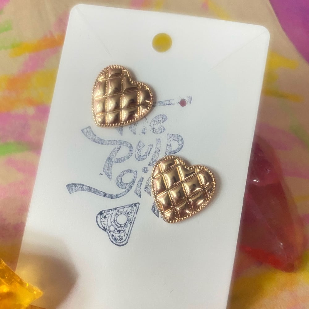 Image of GOLD QUILTED HEART STUDS