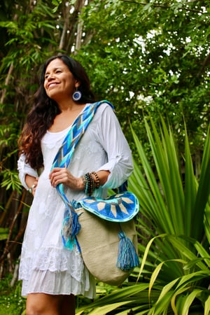 Image of Beige bucket Wayuu bag with turquoise Lid 