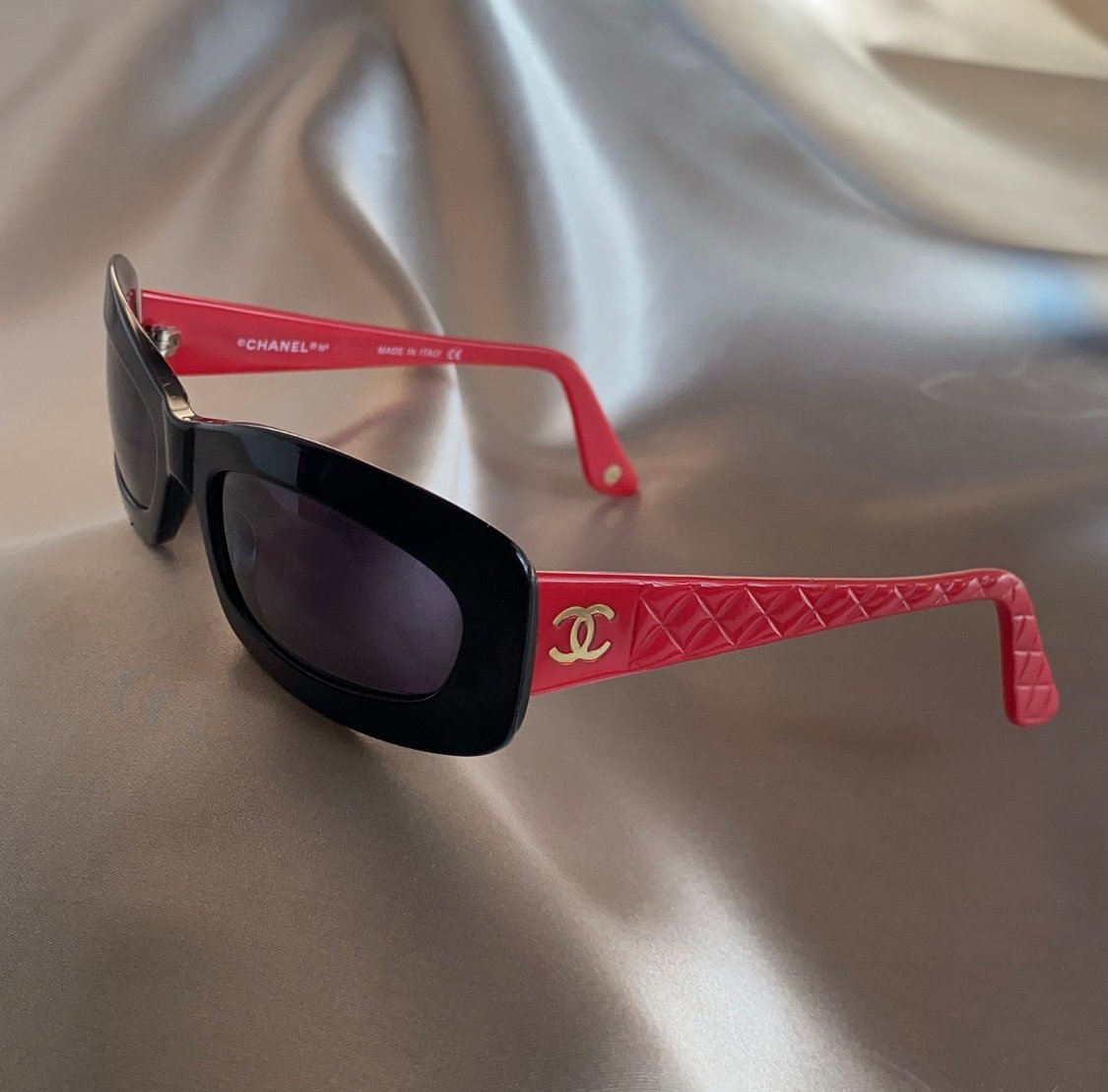 chanel sunglasses red