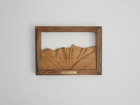 Image 1 of Cadre "Vignemale" sculpté en chêne et noyer 