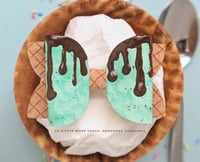 Mint Chocolate Chip Bow