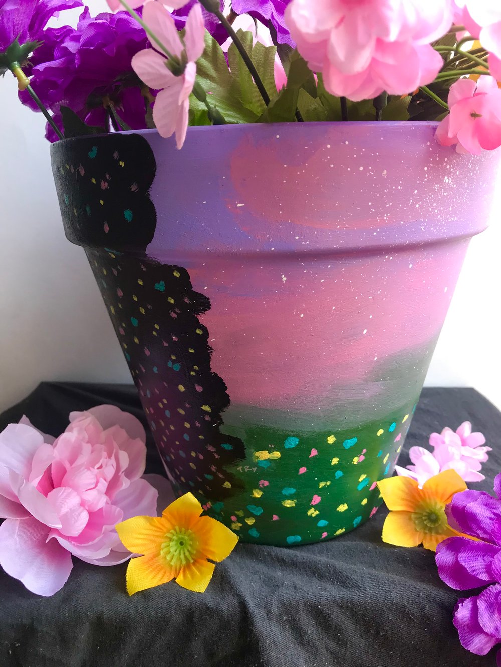 “Muse” flower pot