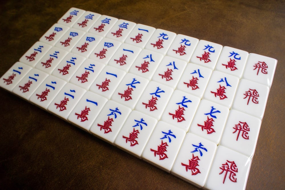 Image of A2 Crystal Black Silver Mahjong Set