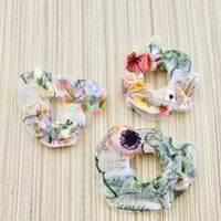 Image 2 of Scrunchie i brodert tyll