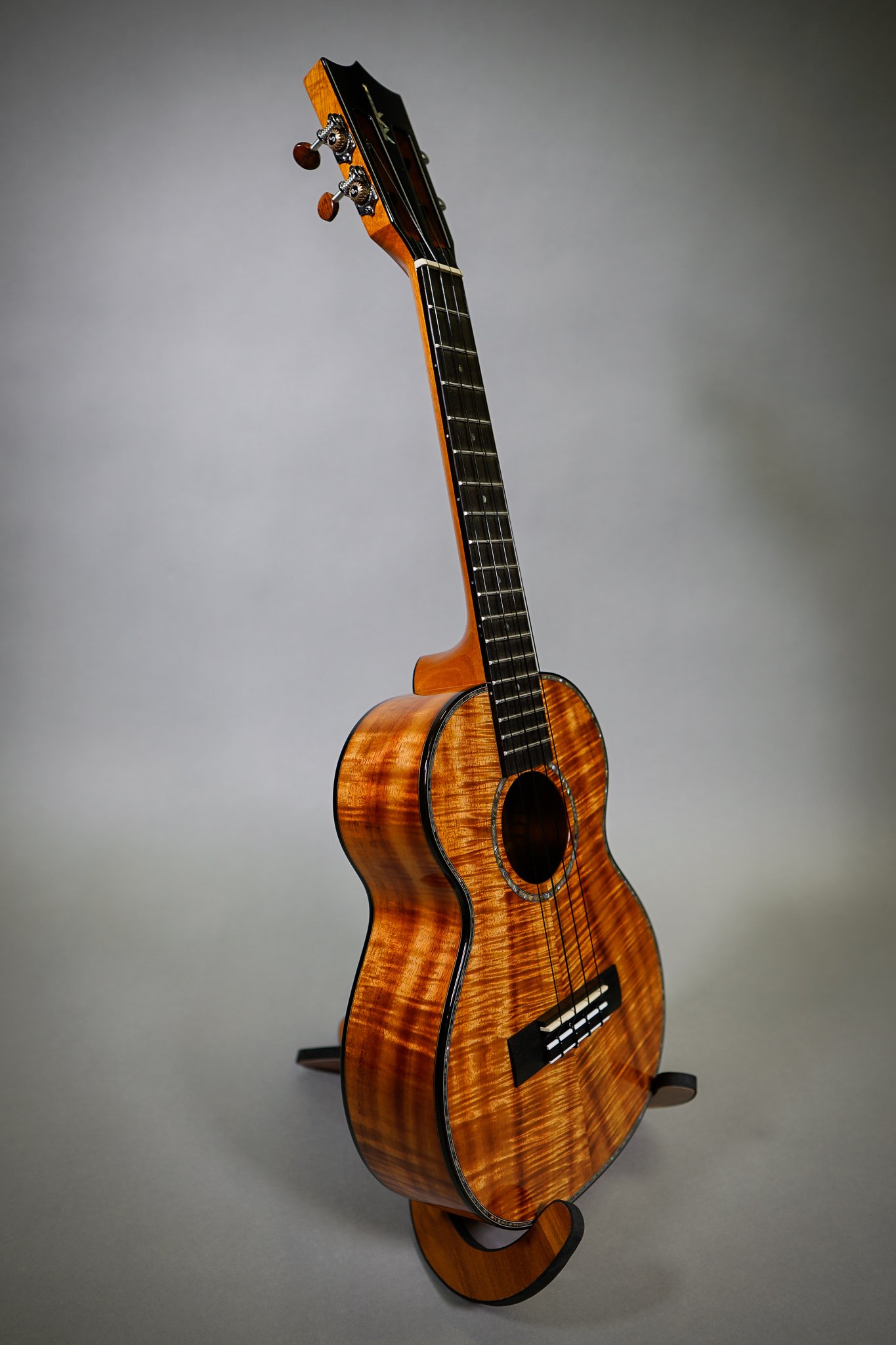 Ukulele Lab — Kamaka HF3D2I Deluxe 2 Slothead Tenor 201805