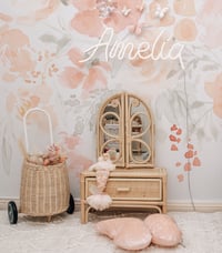 Image 4 of Amelia