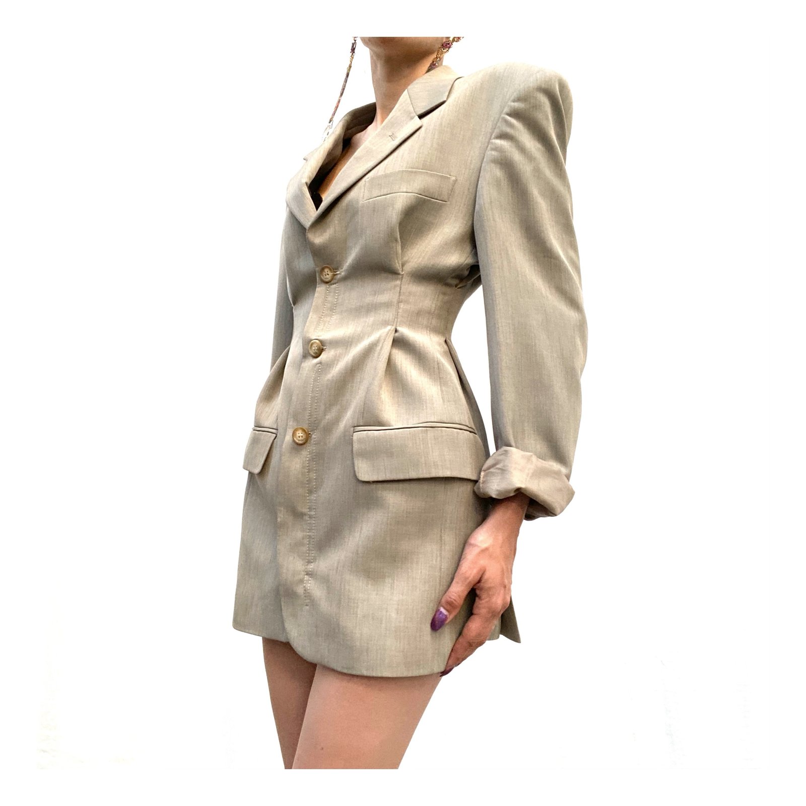 veste par dessus robe