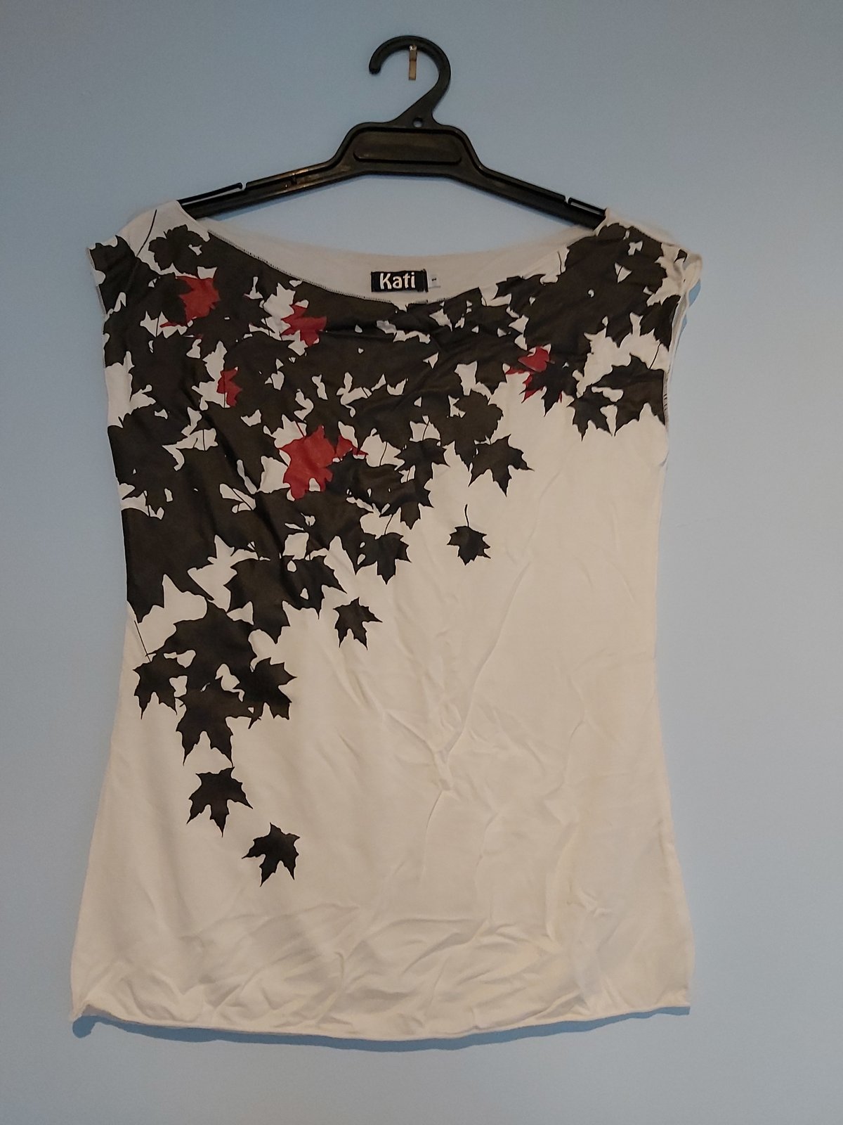 Image of Maple leaf top - white