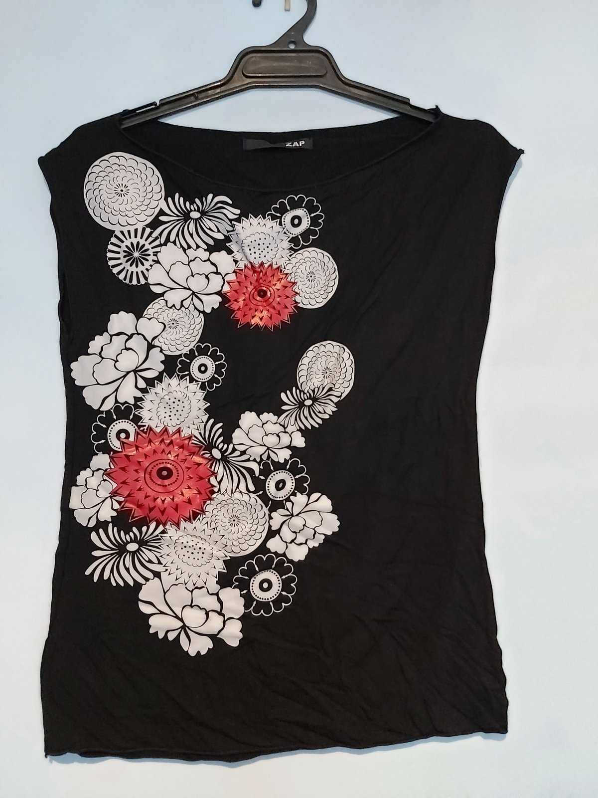 Image of Zap top - Black with red/silver flowers