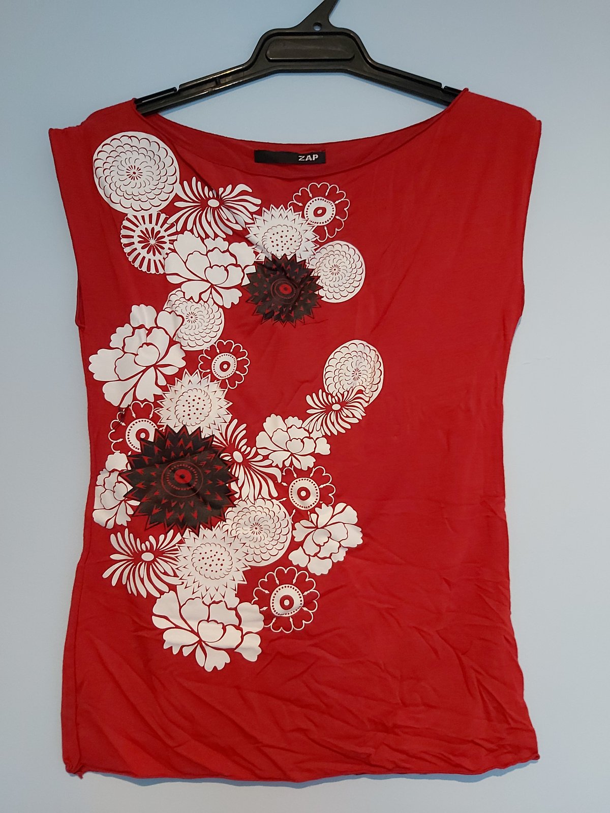 Image of Zap top - red with white/black flowers