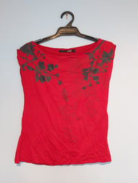 Zap top - red with black flower
