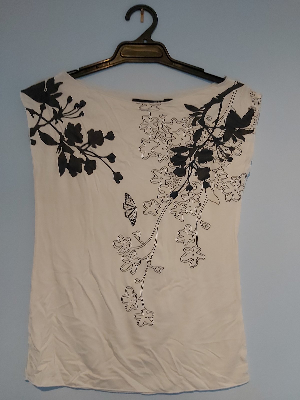 Image of Zap top - cream with black flower