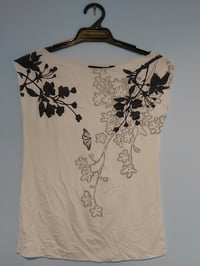 Zap top - cream with black flower