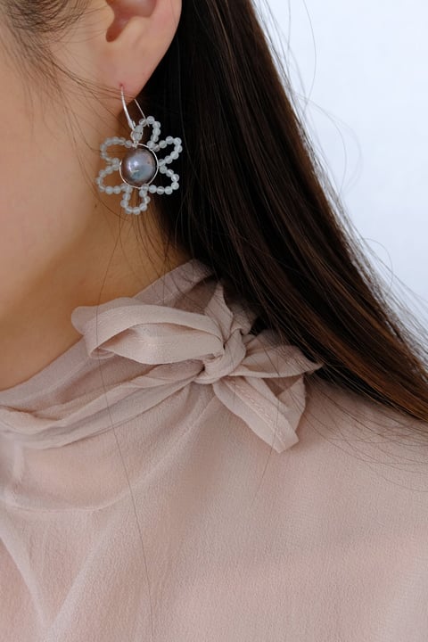 Image of mini daisy earring