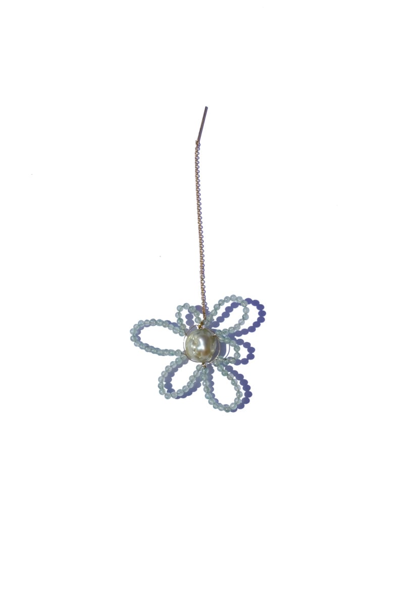 Image of dangling daisy earring