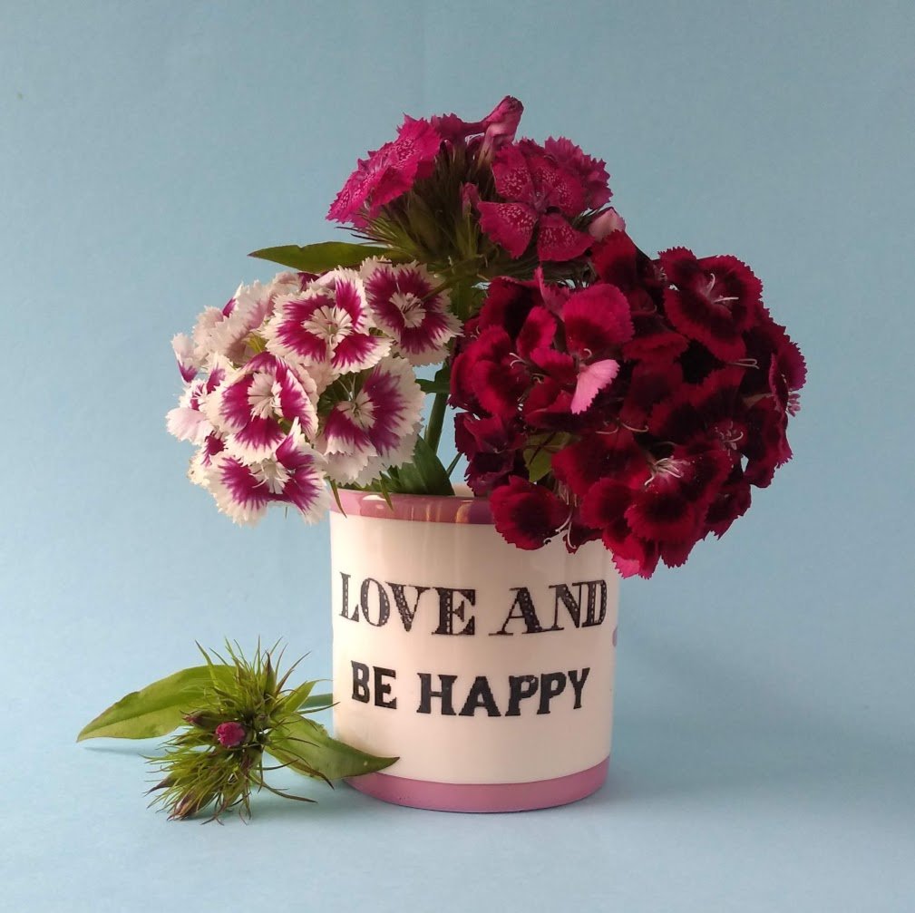 Love & Be Happy cup