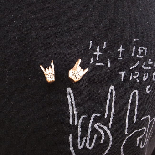 一週年紀念！YO質邪教教主手別針組