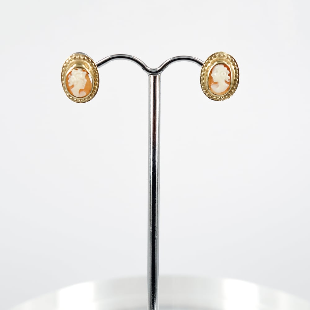 Image of 9ct yellow gold cameo earrings. E0927