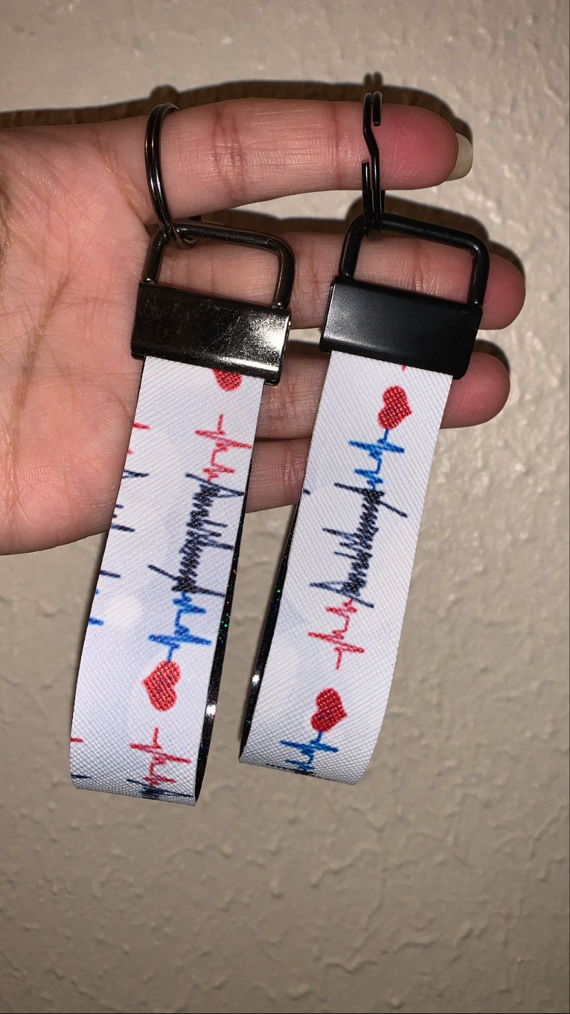 Image of NEVEAHS HEART WRISTLET 