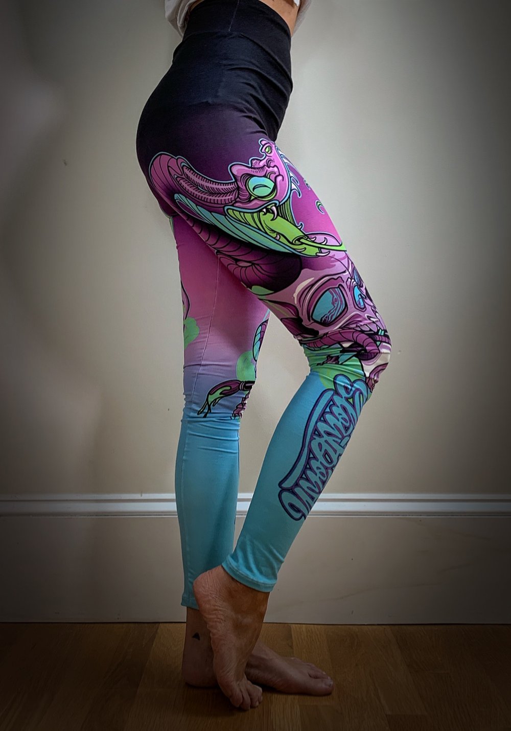 Snake Graffiti Leggings 2021 colorway