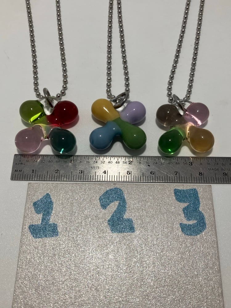 Image of 4 color clovers