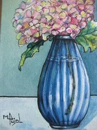 Image 4 of Hydrangea in a teardrop vase