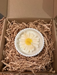 Image 2 of The Daisy candle